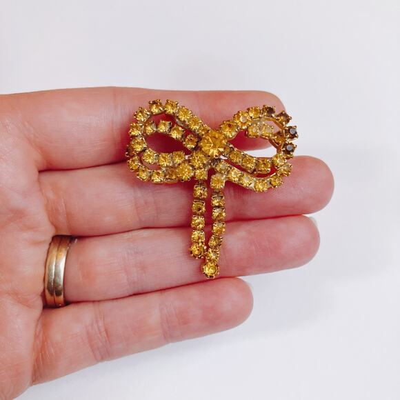 Vintage Mid Century Gold Tone Bow Brooch With Yellow Prong Set Rhinestones 1950s - Picture 6 of 9